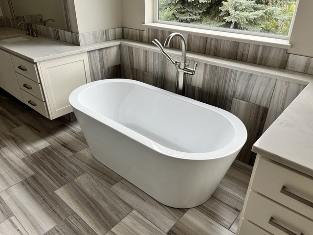 Tub surround